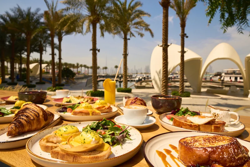 What to Look for in a Great Outdoor Breakfast Experience in Dubai